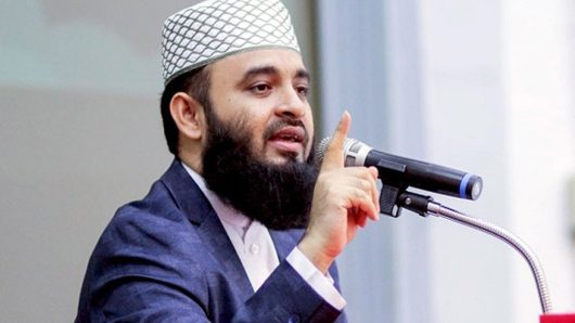 বিশ্ববিদ্যালয়ের দুই শিক্ষকের পাশে মিজানুর রহমান আজহারি