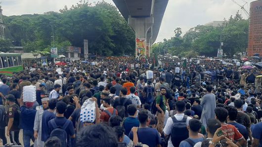 প্রকৌশল বিশ্ববিদ্যালয় শিক্ষার্থীদের ফের শাহবাগ অবরোধ