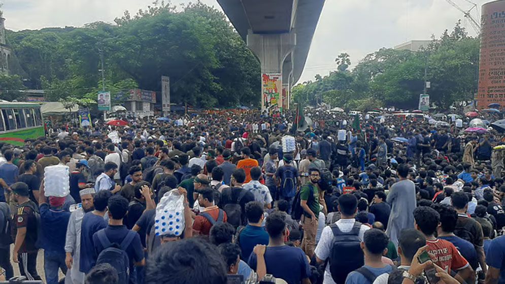 প্রকৌশল বিশ্ববিদ্যালয় শিক্ষার্থীদের ফের শাহবাগ অবরোধ