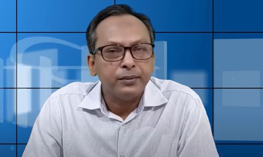 একজন উপদেষ্টাকে রাত ৪টায় বের হতে হয় চাঁদাবাজিতে