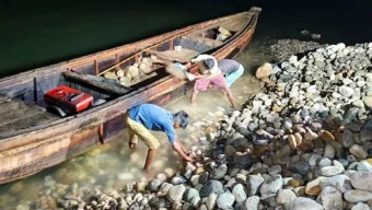 সিলেটে সাদা পাথর লুটপাট: অভিযানে ১২ হাজার ঘনফুট পাথর উদ্ধার