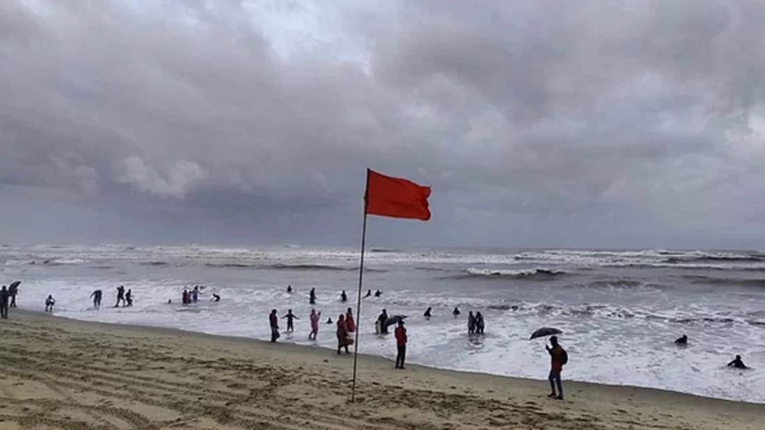 ওড়িশায় গেছে নিম্নচাপ, চট্টগ্রামসহ চার বন্দরে সতর্ক সংকেত বহাল।