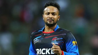 ব্যাটে ব্যর্থ হলেও বল হাতে ২ রানে ১ উইকেট সাকিবের