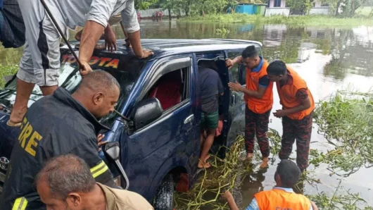 চালকের ঘুমে নোয়াখালীতে দুর্ঘটনা, নিহত সাতজনের মধ্যে ৪ নারী ৩ শিশু