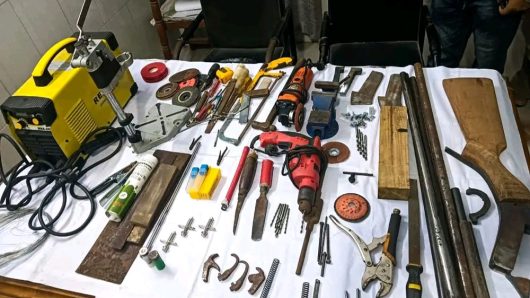 বিলের মধ্যে অস্ত্র তৈরির কারখানা