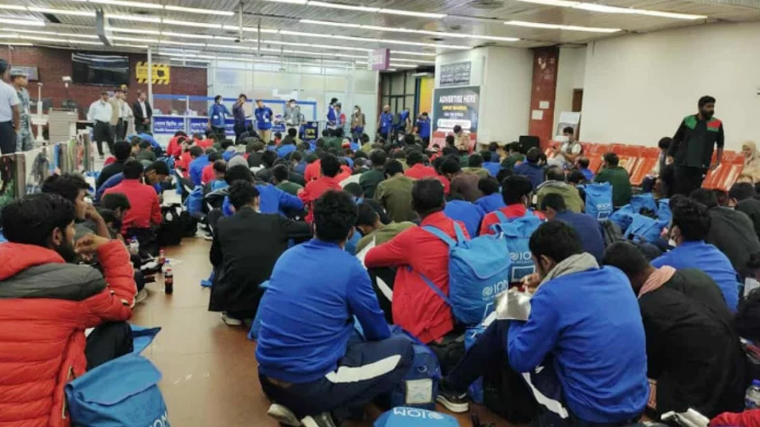 লিবিয়া থেকে ফিরলেন মানবপাচারকারীদের নির্যাতনের শিকার ১৭৫ বাংলাদেশি