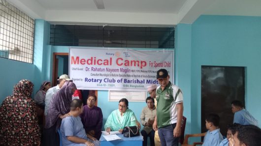 বরিশালে প্রতিবন্ধী শিশুদের জন্য “রোটারির” ফ্রি মেডিকেল ক্যাম্প, চেয়ার-টেবিল উপহার