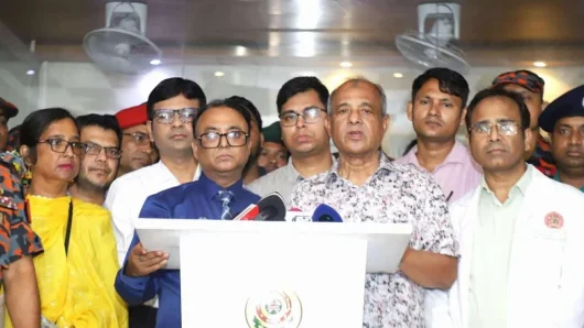 গাজীপুরে আগুনে দগ্ধদের সর্বোচ্চ চিকিৎসা দেওয়া হচ্ছে: স্বরাষ্ট্র উপদেষ্টা