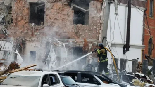 ইউক্রেনের কিয়েভে রাতভর রুশ বাহিনীর ড্রোন-ক্ষেপণাস্ত্র হামলা, নিহত ৪