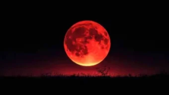 পূর্ণগ্রাস চন্দ্রগ্রহণ আজ