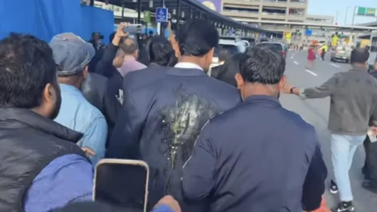 এনসিপি নেতা আখতারের ওপর আওয়ামী লীগের নেতাকর্মীদের ডিম নিক্ষেপ