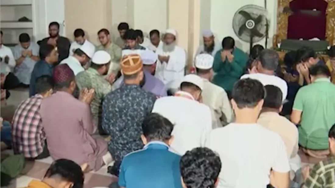 জাকসুতে অভাবনীয় জয়ে শুকরানা নামাজ আদায় শিবিরের