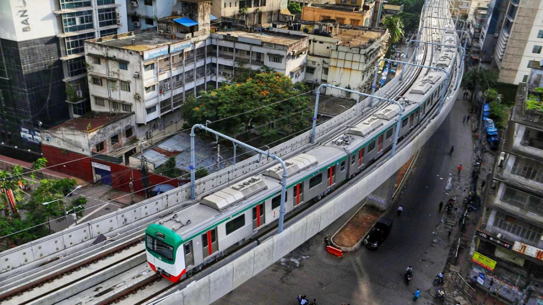 ট্রেন–মেট্রোরেলে শিক্ষার্থী ও দাঁড়ানো যাত্রীদের হাফ ভাড়া চেয়ে আদালতে রিট