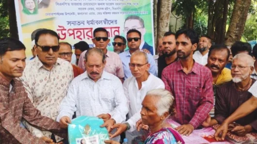 আমরা সবাই একে-অপরের পাশে থেকে দুর্গোৎসব পালন করবো -মজিবর রহমান সরোয়ার