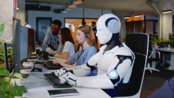 কর্মক্ষেত্রে বাড়ছে এআইয়ের প্রভাব, বিপদ না কি সম্ভাবনা?