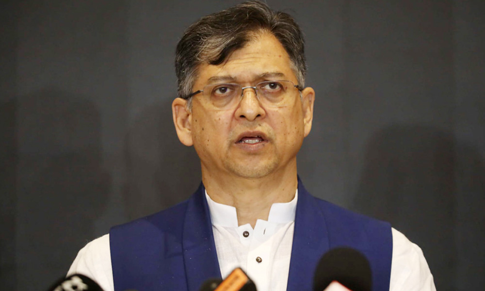 ডাকসুতে বিজয়ীদের অভিনন্দন জানালেন সালাহউদ্দিন আহমেদ