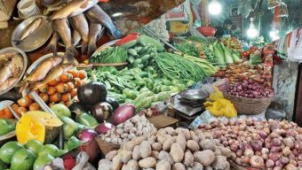 ডাল, ভাত ও সবজি জোগানই এখন স্বপ্ন নিম্ন আয়ের মানুষের