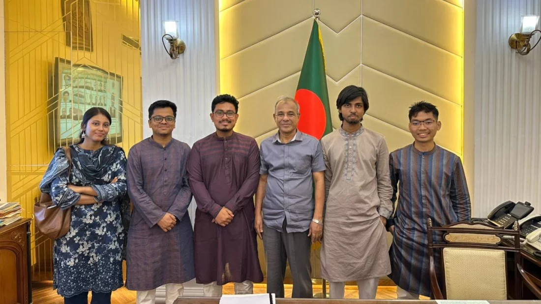 দুর্গাপূজার নিরাপত্তায় স্বরাষ্ট্র উপদেষ্টার সঙ্গে ডাকসু নেতাদের সাক্ষাৎ