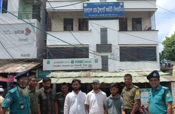 বিআরটিএ উত্তরা কার্যালয়  ফটোকপি, চা-পান, খাবার হোটেল গুলো দালাল ও প্রতারক চক্রের আখড়া