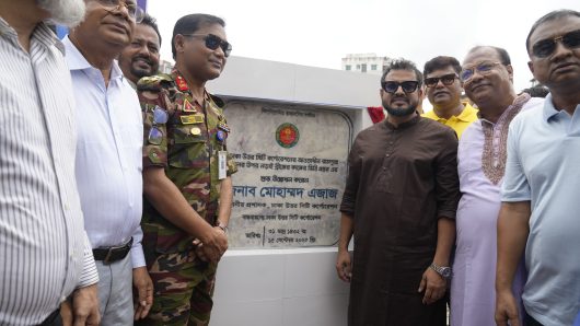 আফতাবনগর-রামপুরা সংযোগে নড়াই নদীর উপর তিনটি সেতুর নির্মাণকাজ উদ্বোধন করলেন ডিএনসিসি প্রশাসক।