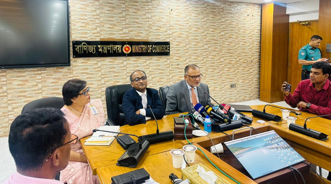 বাণিজ্য ঘাটতি কমাতে পারলে মার্কিন শুল্ক হ্রাসের সম্ভাবনা রয়েছে: বাণিজ্য উপদেষ্টা