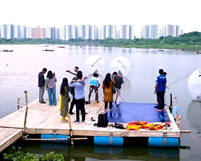 দিয়াবাড়ি মেট্রোরেল এলাকায় ফুডকার্ট ও বিনোদনের আড়ালে এসব হচ্ছে টা কি?