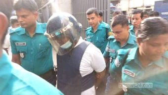ঢাকায় জনগণের হাতে আটক হয়ে পুলিশের কাছে সোপর্দ আওয়ামী লীগ নেতা বাবলু