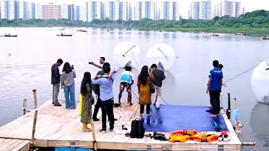 ছুটির দিনে মেট্রোরেলে যাত্রীদের উপচে পড়া ভিড়