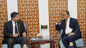 বাণিজ্য উপদেষ্টার সাথে পাকিস্তানের প্রধানমন্ত্রীর বাণিজ্য বিষয়ক কোঅর্ডিনেটরের সাক্ষাৎ