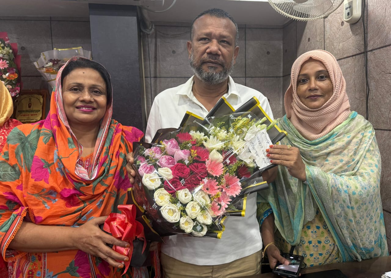 দক্ষিণখান থানা বিএনপি’র নবনির্বাচিত আহবায়ক হেলাল তালুকদারকে মহিলা দলের অভিনন্দন
