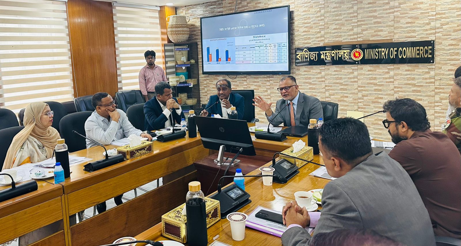 নভেম্বর মাস থেকে টিসিবির পণ্য তালিকায় যোগ হবে পাঁচ পণ্য : বাণিজ্য উপদেষ্টা