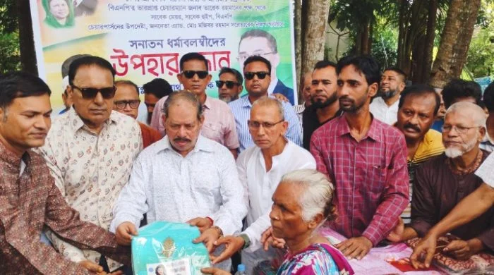 আমরা সবাই একে-অপরের পাশে থেকে দুর্গোৎসব পালন করবো – মজিবর রহমান সরোয়ার