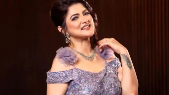 ছেলের বন্ধুরা আমাকে ‘দিদি’ বলে ডাকে: শ্রাবন্তী