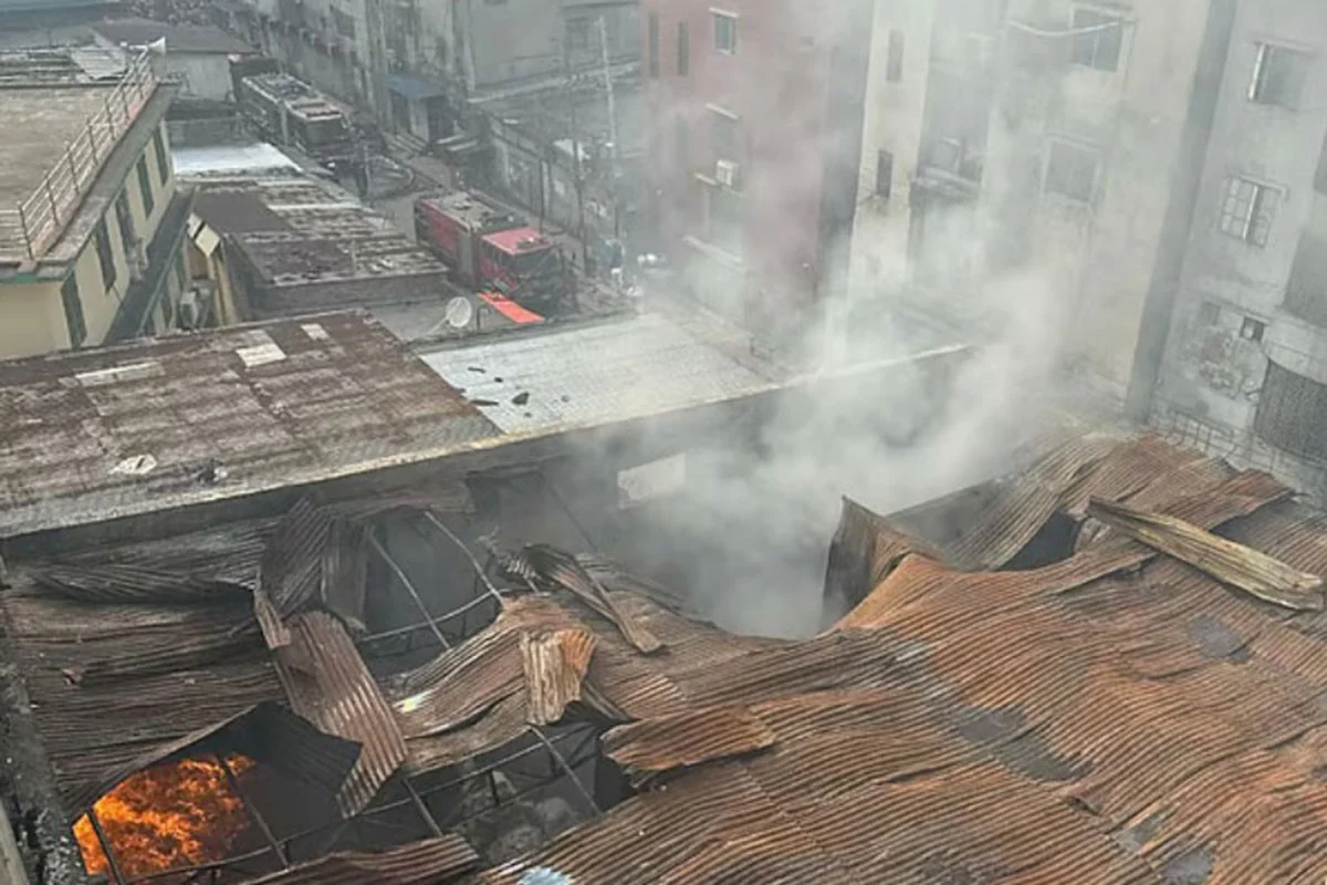 মিরপুরে পোশাক কারখানায় অগ্নিকাণ্ড: ৯ মরদেহ উদ্ধার, শঙ্কা আরও মৃত্যুর