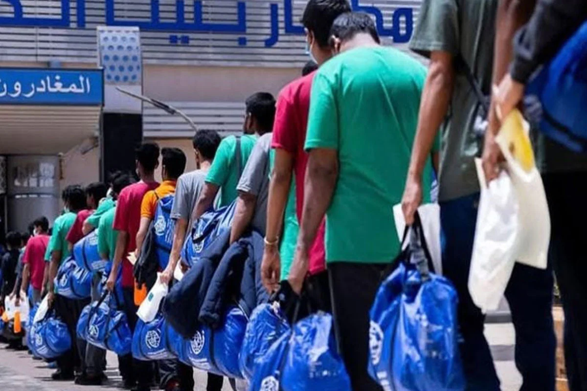 লিবিয়া থেকে দেশে ফিরছেন আরও তিন শতাধিক বাংলাদেশি