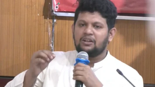 সংঘাতের জন্য সবাই মুখিয়ে আছে : তথ্য উপদেষ্টা