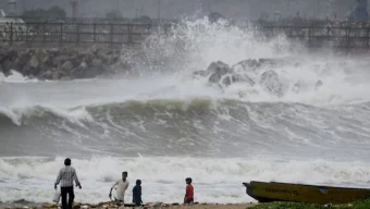 মঙ্গলবার ভারতে আঘাত হানতে পারে শক্তিশালী ঘূর্ণিঝড় ‘মন্থা’