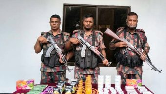 যশোর সীমান্তে বিজিবির অভিযান: মাদক ও চোরাচালানী মালামাল আটক