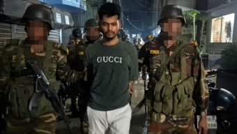 দুই সহযোগীসহ সেনাবাহিনীর হাতে গ্রেপ্তার আকাশ