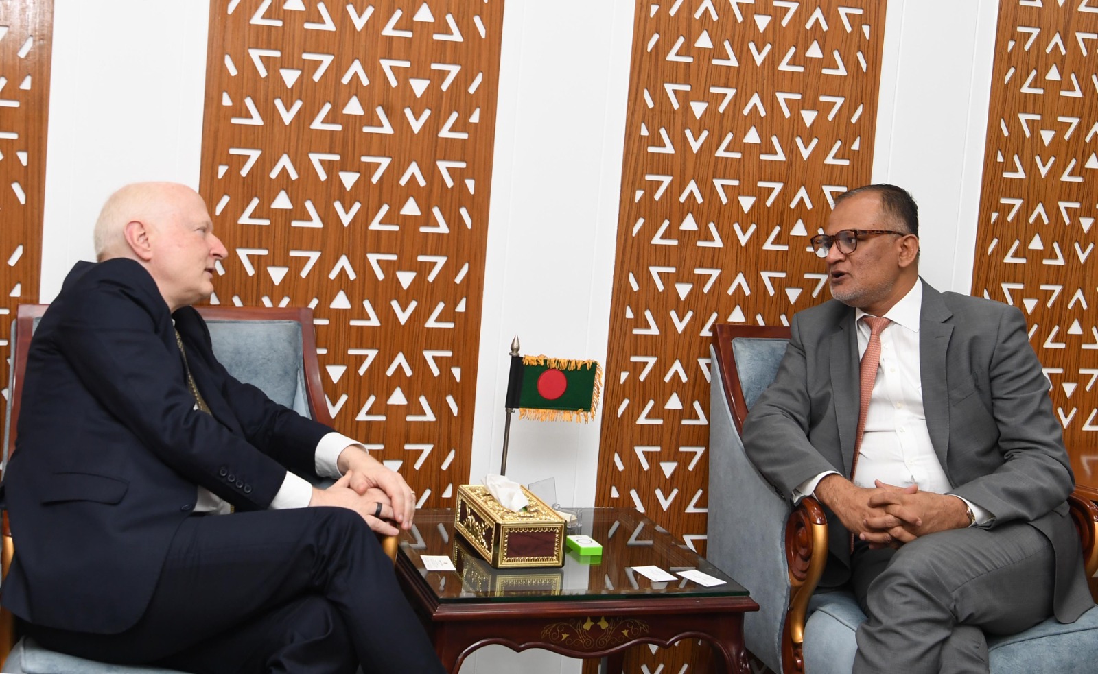 বাণিজ্য উপদেষ্টার সাথে জার্মানির রাষ্ট্রদূতের বৈঠক