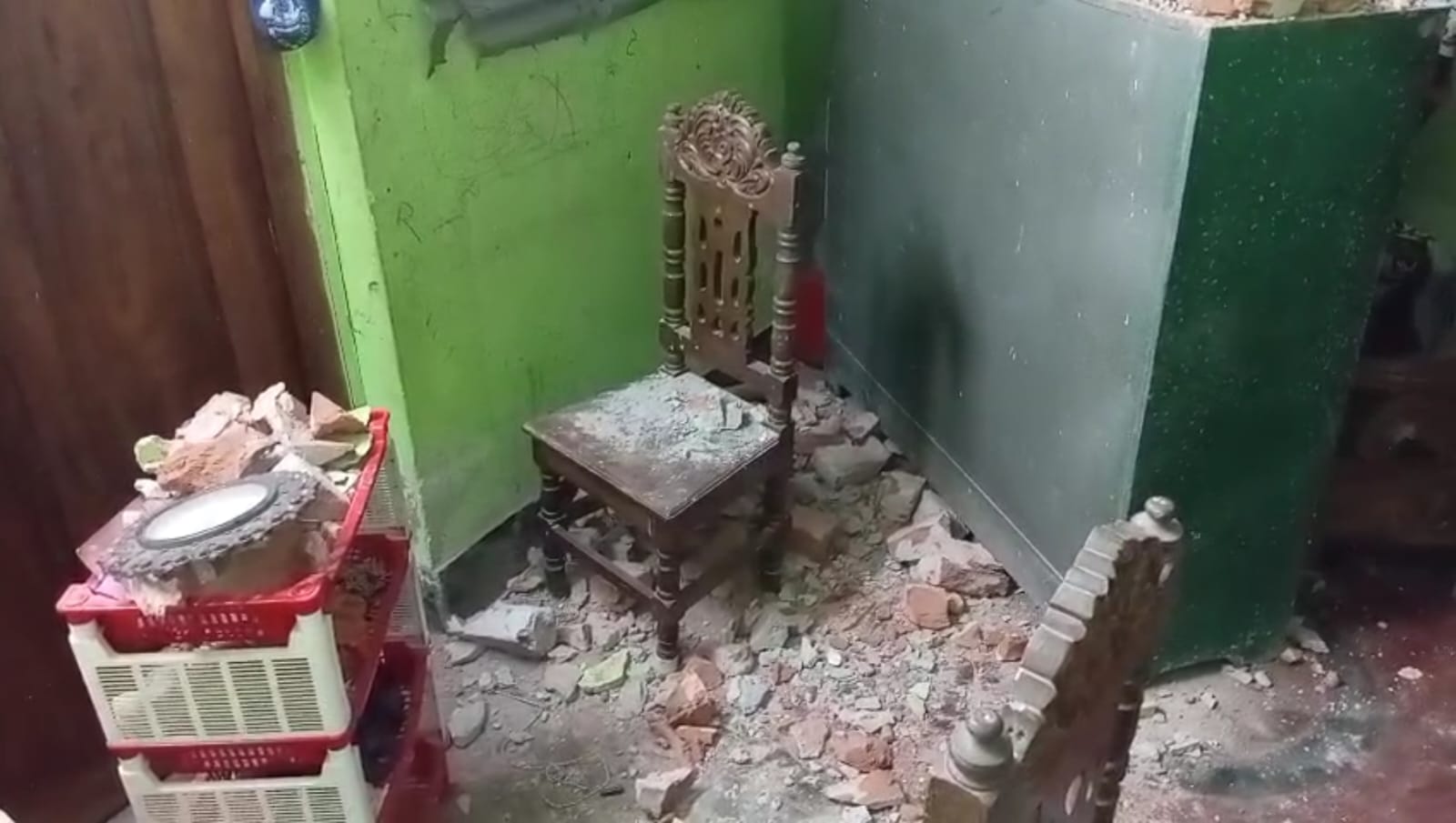 ভোলায় জমিজমা বিরোধের জেরে প্রবাসীর বসতঘরে হামলা-ভাঙচুর ও লুটপাটের অভিযোগ নিজের ভাইয়ের বিরুদ্ধে