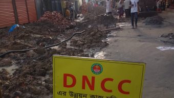 রাস্তায় অসংখ্য সড়কবাতি নষ্ট রাতের অন্ধকারে ছিনতাইয়ের আশংঙ্কা জনমনে এক ধরনের চাপা ক্ষোভ