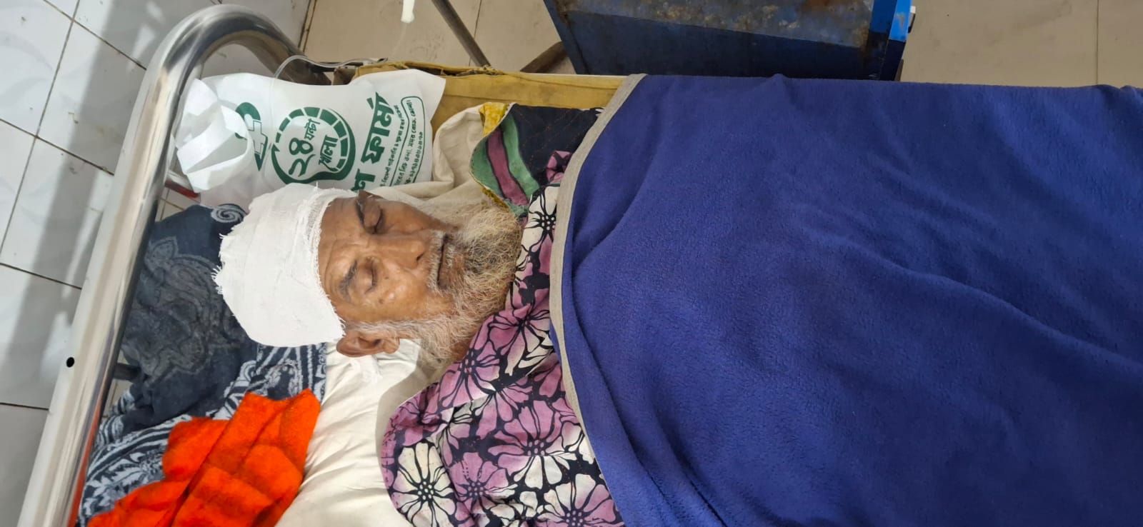 বোরহানউদ্দিনে সুপারি পাড়াকে কেন্দ্র করে সত্তরোর্ধ বৃদ্ধকে কুপিয়ে জখম