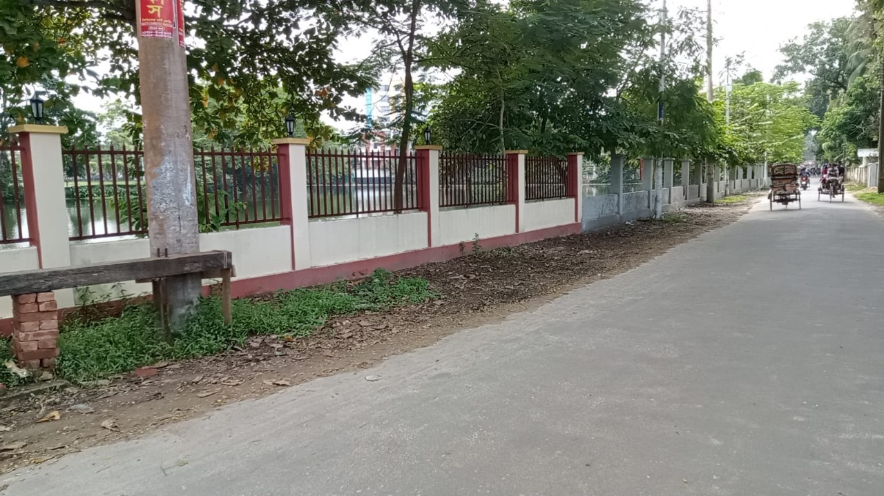 বরিশাল ডিসি লেকপাড়ে দৃষ্টিনন্দন দেয়াল ও স্থাপনা নির্মাণ