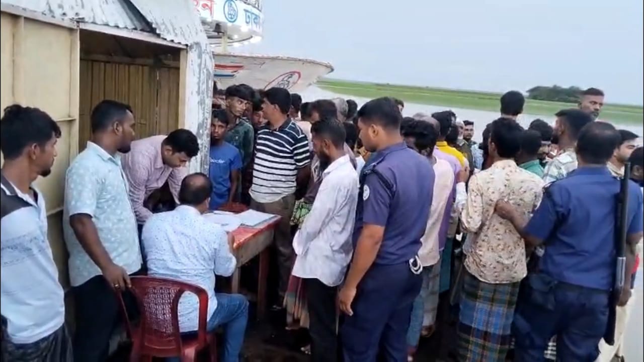 ভোলায় মা ইলিশ সংরক্ষণে অভিযানে ২০ জেলে আটক