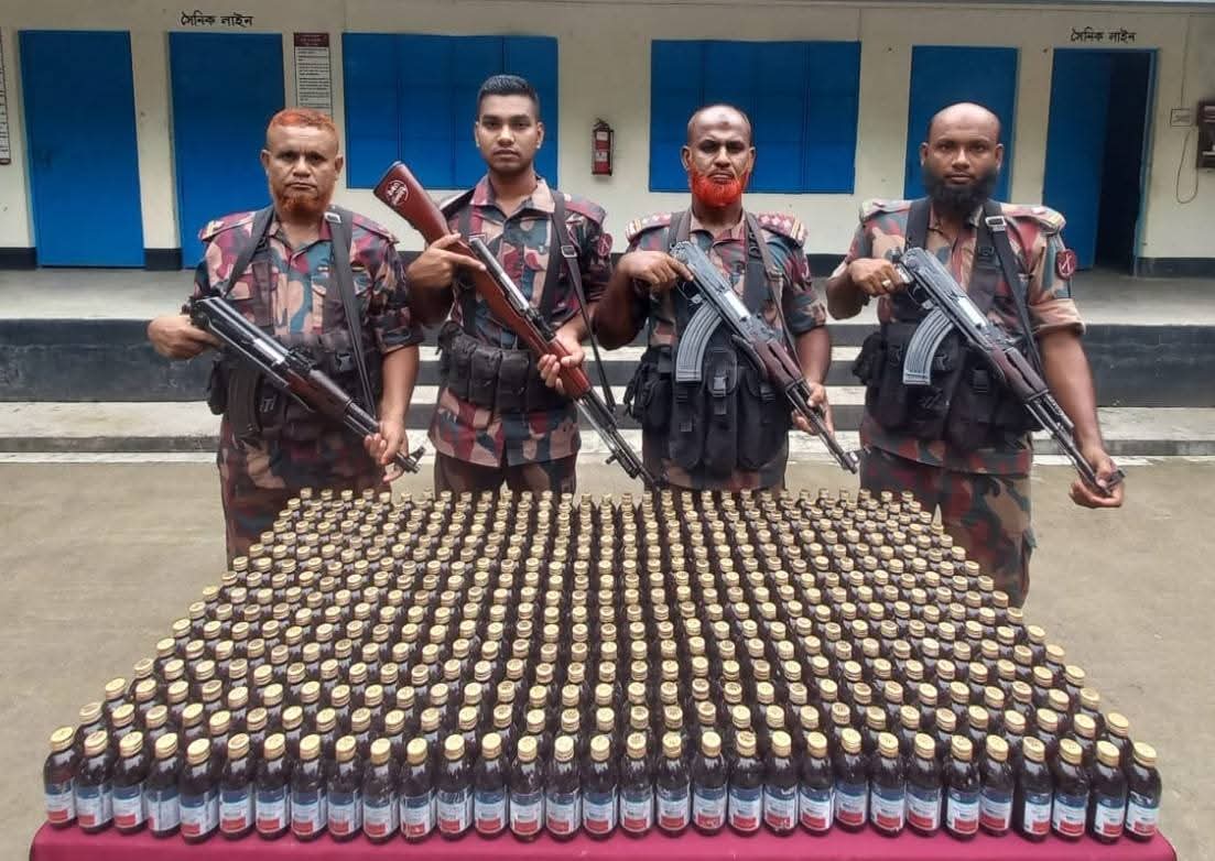 যশোর সীমান্তে বিজিবির অভিযানে দুই চোরাচালানী আটক, বিপুল পরিমাণ বিদেশি মাদক ও পণ্য জব্দ