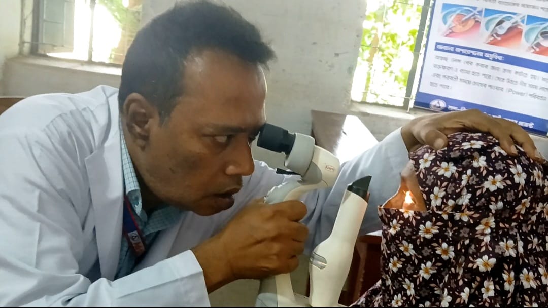 বেনাপোলে বিশ্ব দৃষ্টি দিবস উপলক্ষে বিনামূল্যে চক্ষু পরীক্ষা ও ছানি অপারেশন ক্যাম্প