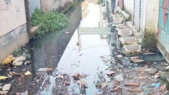 রাস্তায় জলাবদ্ধতা নোংরা ও দুর্গন্ধযুক্ত ময়লা পানিতে দুর্ভোগের শিকার এলাকাবাসী