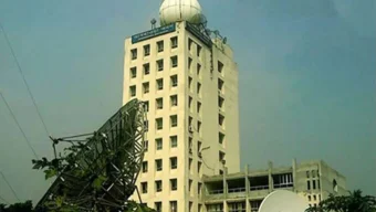 বৃষ্টিপাতের মধ্যেই ১০ জেলায় ঝড়ের আশঙ্কা