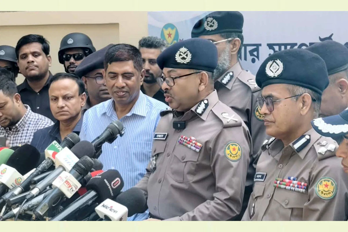 পুলিশের মনোবল ভাঙার চেষ্টা না করার আহ্বান ডিএমপি কমিশনারের